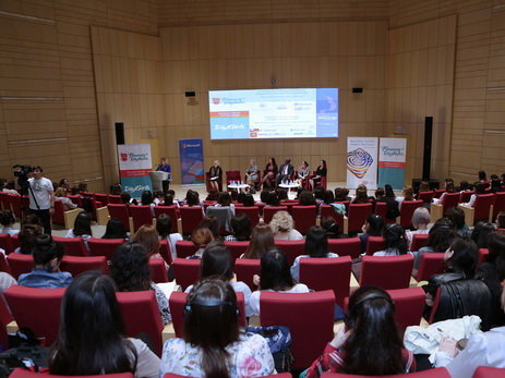 В Баку прошла конференция DigiGirlz, посвященная успешным женщинам в сфере технологий