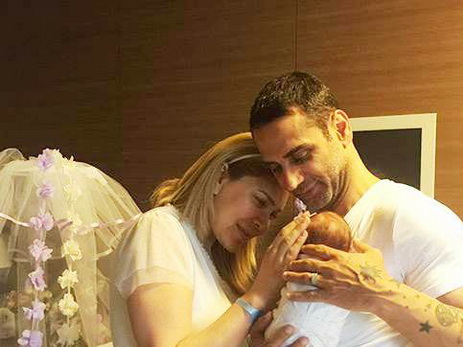 Хошгедем Хидаятгызы и Догуш растрогали пользователей Instagram роликом с новорожденными близнецами – ВИДЕО