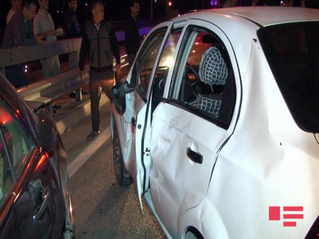 В Баку 5 человек пострадали в результате цепной аварии - ФОТО