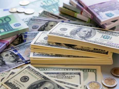 Официальный курс на 27 мая: манат снизился к доллару и евро, вырос к российскому рублю