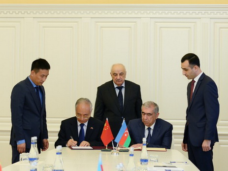 Между Азербайджаном и Китаем подписан акт приема-сдачи транспортных средств коммунального назначения - ФОТО