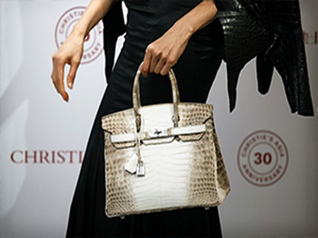 Аукционный дом Christie`s продал самую дорогую в мире сумку