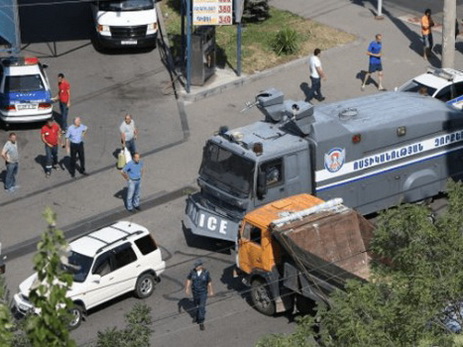В Ереване освободили четверть задержанных в связи с захватом здания полиции - ОБНОВЛЕНО