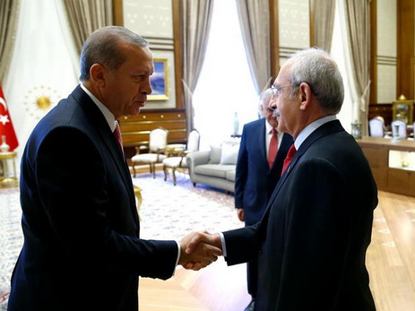 Президент Турции благодарит политиков за решительную поддержку демократии
