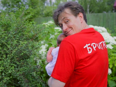 Сергей Безруков показал трогательное фото с новорожденной дочерью – ФОТО
