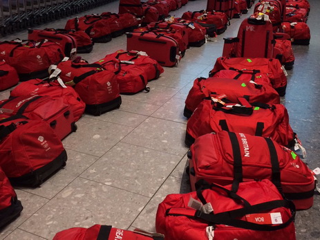 Одинаковый багаж британских олимпийцев превратился в серьезную проблему в аэропорту Лондона - ФОТО