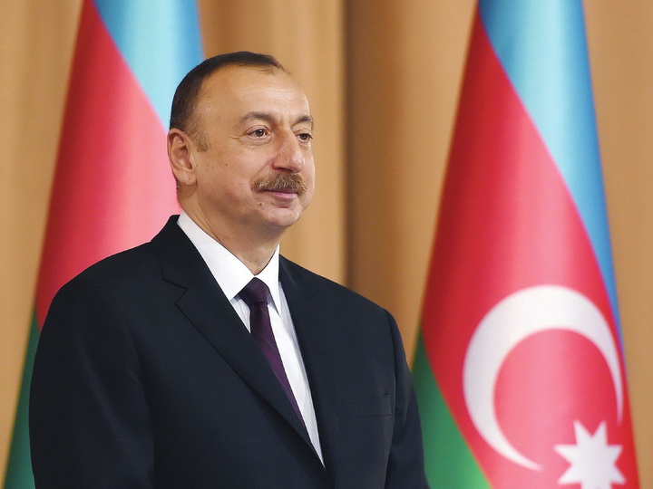 Президент Азербайджана поздравил президента Палестины