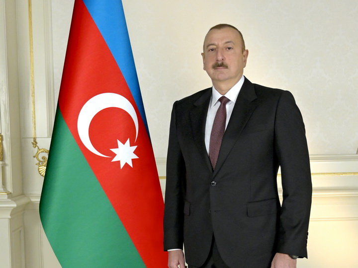 Президент Ильхам Алиев поздравил ирландского коллегу