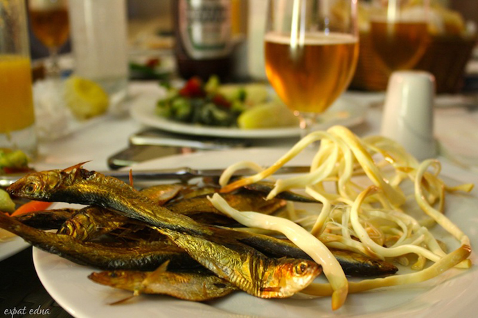 http://1news.az/uploads/images/35%20-%20beer-snacks-Caspian-fish-and-smoked-cheese.jpg