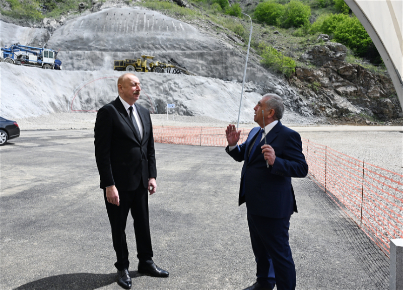 Президент Ильхам Алиев ознакомился с работами, проводимыми на автомобильной дороге Ханкенди-Шуша-Лачин - ФОТО