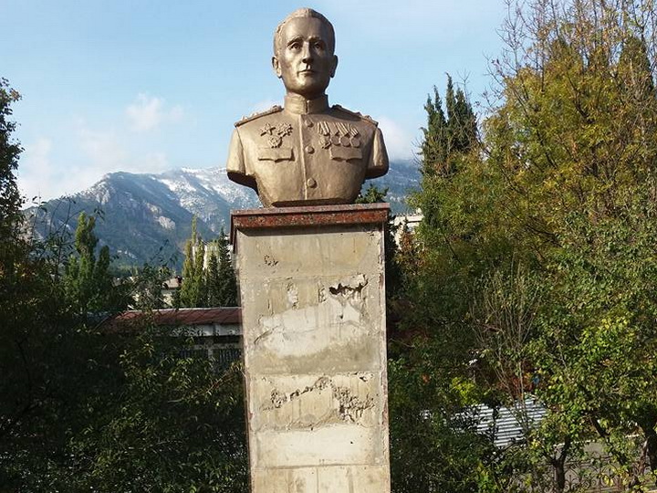 В Крыму осквернили памятник азербайджанцу – герою Великой Отечественной войны - ФОТО