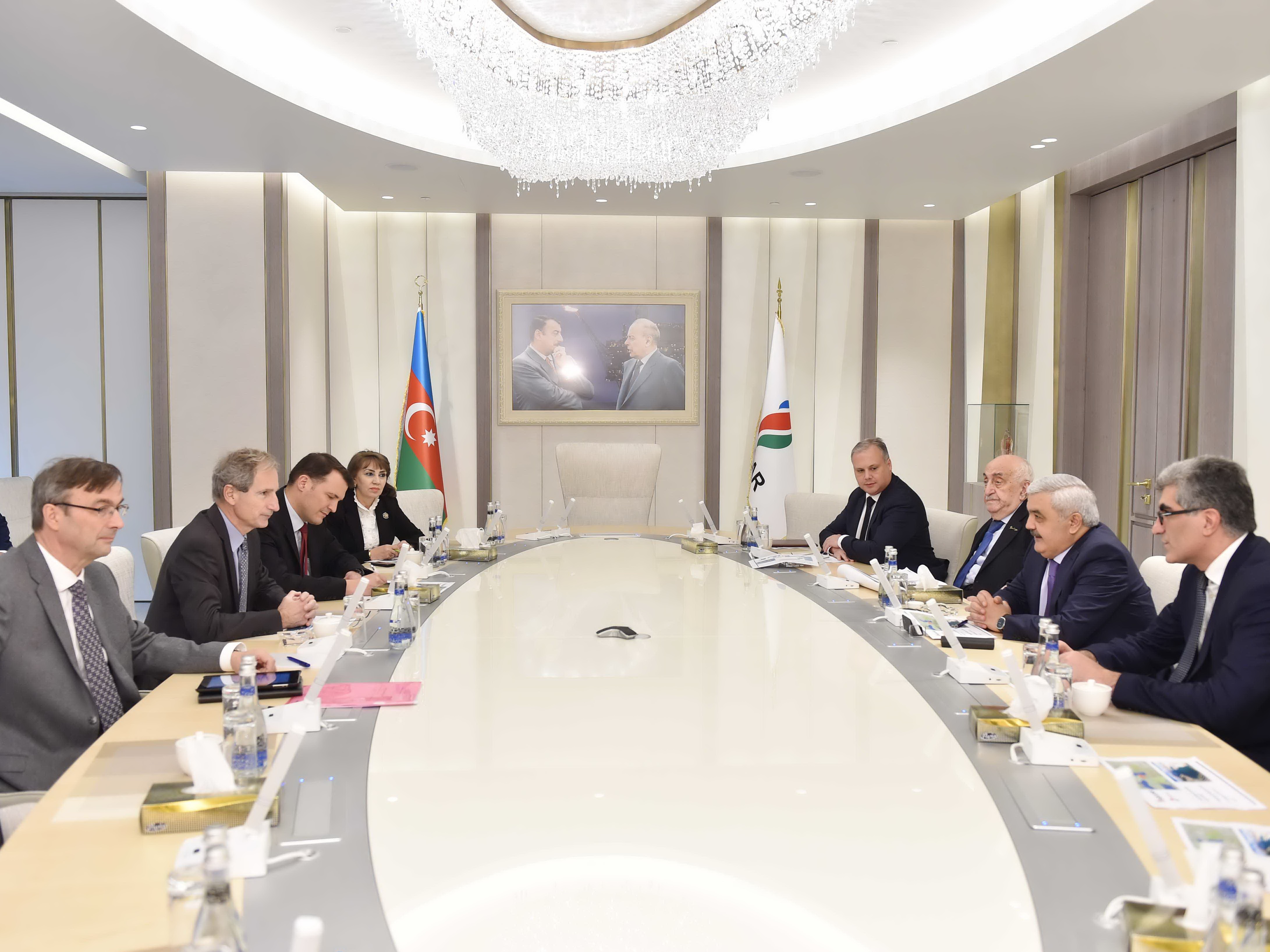 SOCAR и Total обсудили в Баку начало эксплуатационного бурения на «Абшероне»