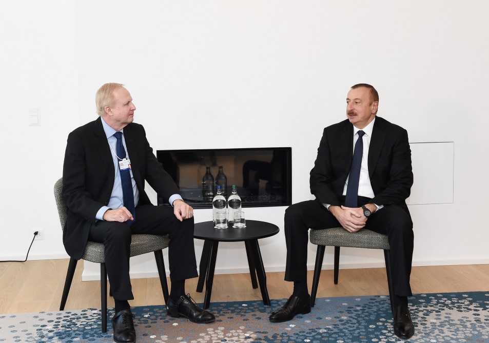 Prezident İlham Əliyev BP şirkətinin baş icraçı direktoru ilə görüşüb