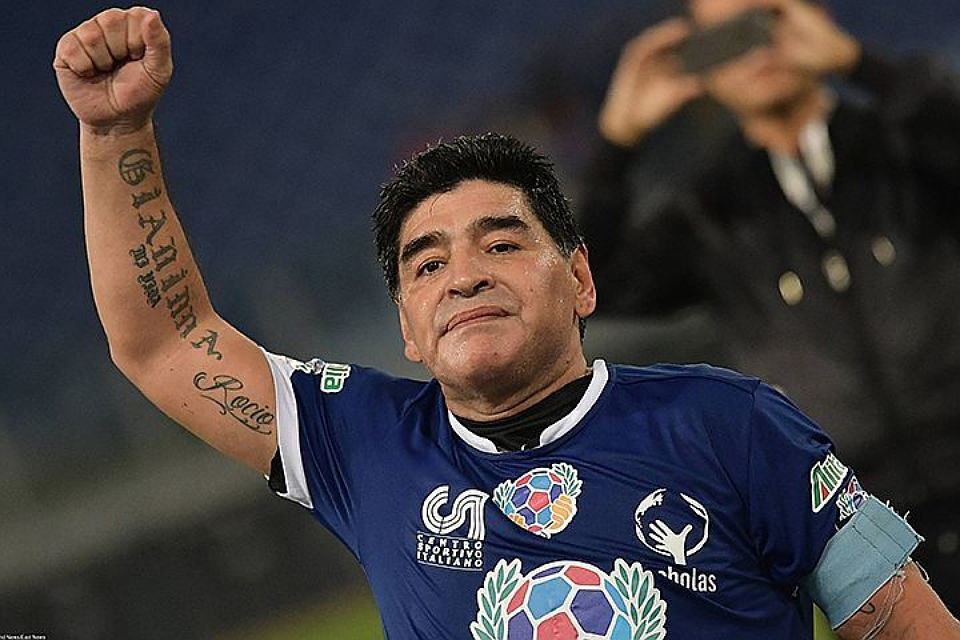 Azərbaycanlı rəssam: Mən şəkli açanda Maradona şokda idi – FOTO