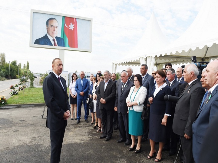 İlham Əliyev Azərbaycanı dünyəvi və müasirləşən bir cəmiyyət kimi saxlamaqla yanaşı, dinə hörmətlə yanaşır