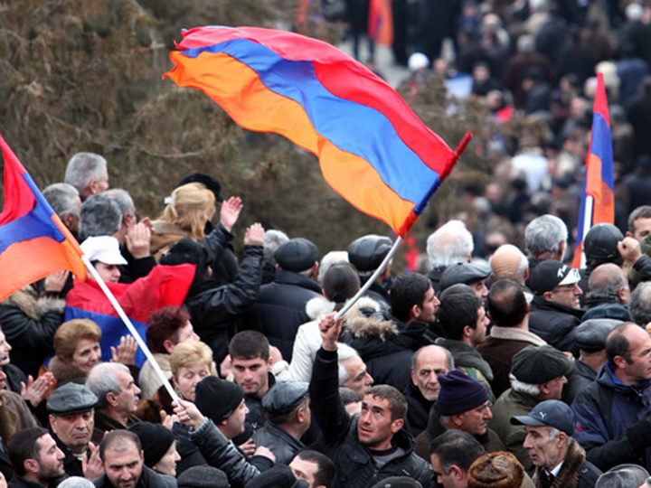 В Армении проходит митинг против премьерства Саргсяна