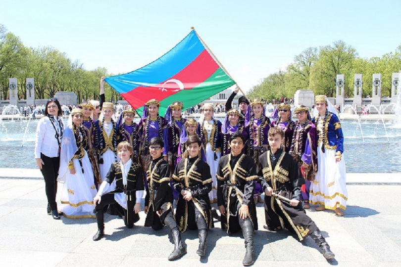 ABŞ-ın tarixi məkanlarında Azərbaycan milli rəqsləri və bayrağımız - FOTO