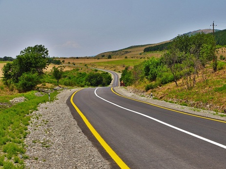  İlham Əliyev Xaçmaz-Xudat avtomobil yolunun 24 km-lik hissəsinin açılışında iştirak edib