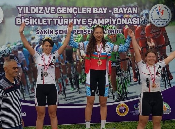 Yeniyetmə velosipedçimiz Türkiyədə çempion oldu