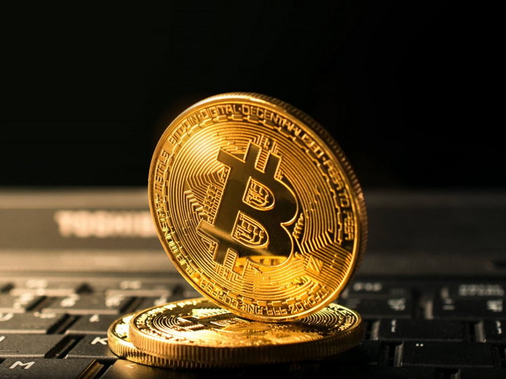Биткоин торгуется на уровне 7,6 тысячи долларов