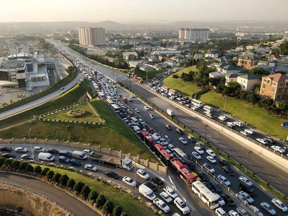 Проспект авто. Баку Тбилисский проспект. Баку Московский проспект. Баку дороги. Дорога в Баку.