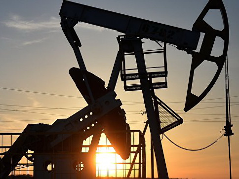 Мировые цены на нефть снижаются на «торговой войне» США и Китая