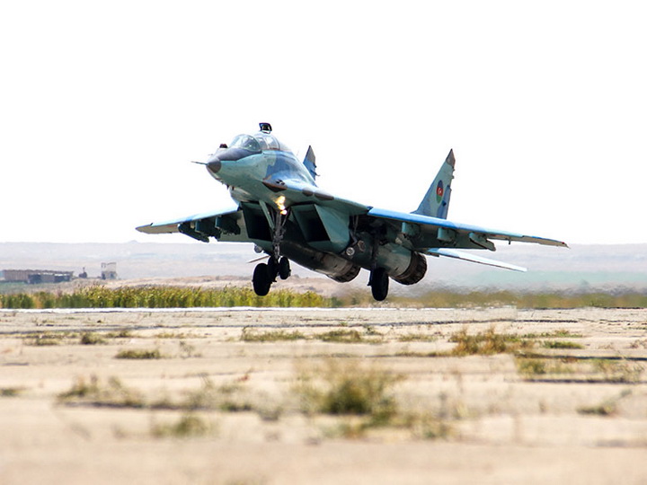 ВВС Азербайджана временно приостановили учебно-тренировочные полеты - ВИДЕО