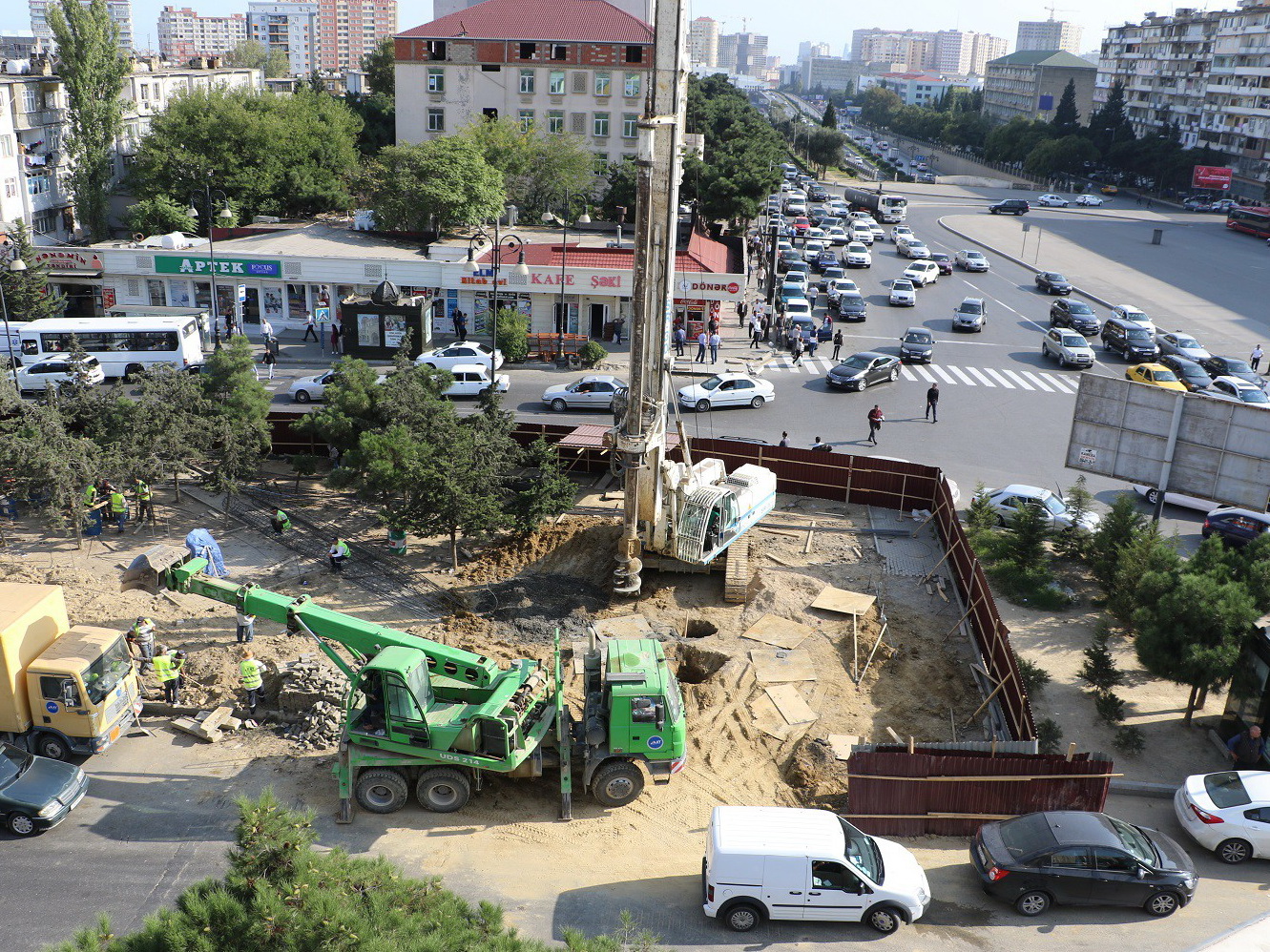 В Баку строят уникальный архитектурный пешеходный переход – ФОТО