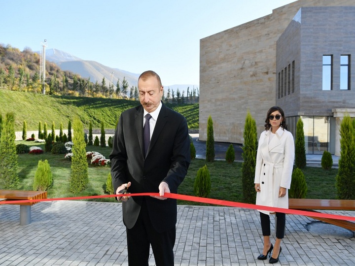 Prezident İlham Əliyev Şəkidə Bayraq Muzeyinin açılışında iştirak edib - FOTO