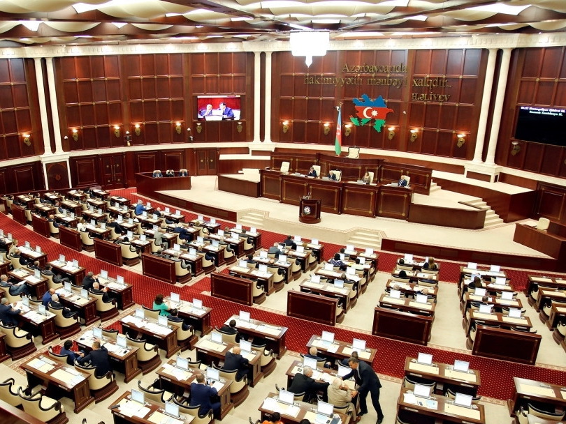  Парламент Азербайджана принял отчет правительства