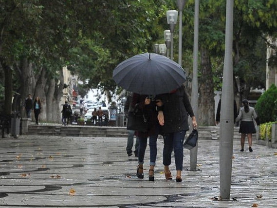 В воскресенье в Баку пасмурно и дождливо