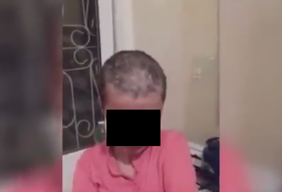Мама бреет видео. Обрил налысо изменщицу. Подстригли дочку налысо. Побрили налысо в наказание. Побили отрезали волосы.