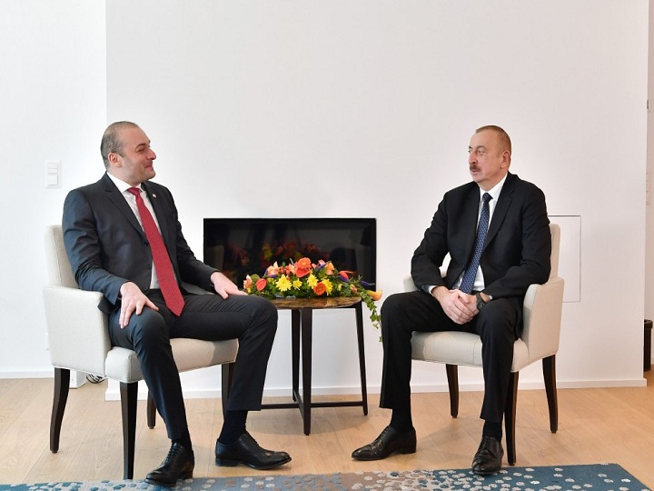 İlham Əliyev Gürcüstanın Baş naziri ilə görüşüb – FOTO – YENİLƏNİB