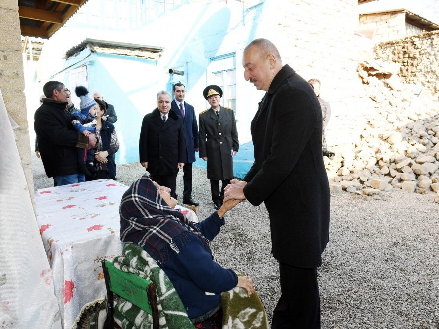 Президент Ильхам Алиев прибыл в Шамаху, где произошло землетрясение - ФОТО