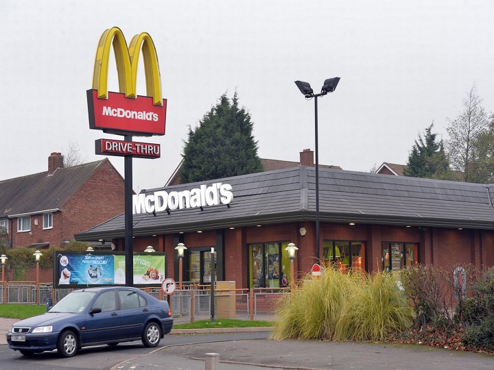 McDonald`s-ın kokteylindən diri siçan çıxdı - FOTO
