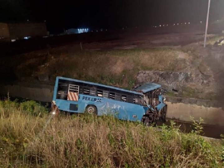 Malayziyada ağır yol qəzası: 10 nəfər ölüb, 30-dan çox yaralı var