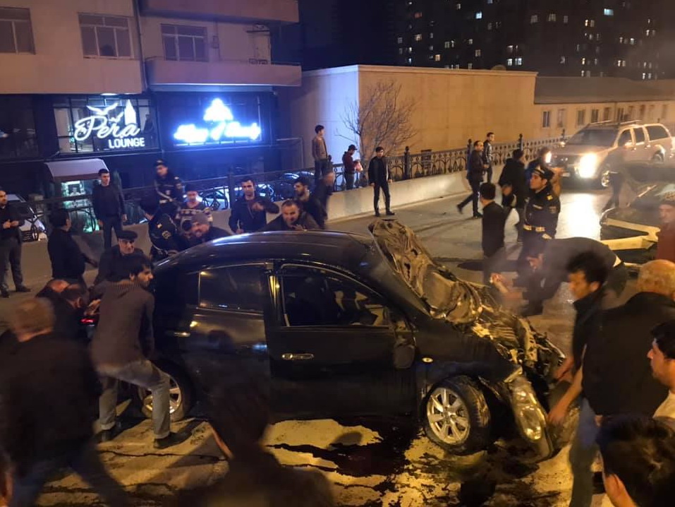 В Баку на мосту произошло серьезное ДТП - ФОТО - ВИДЕО