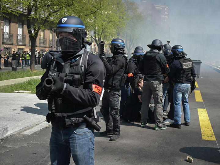 В Тулузе полиция применила слезоточивый газ против «желтых жилетов» - ВИДЕО