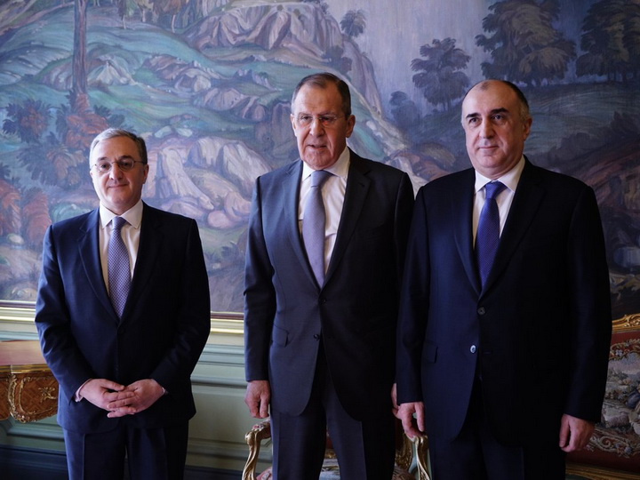 Главы МИД Азербайджана, Армении и России выступили с совместным заявлением по итогам встречи в Москве