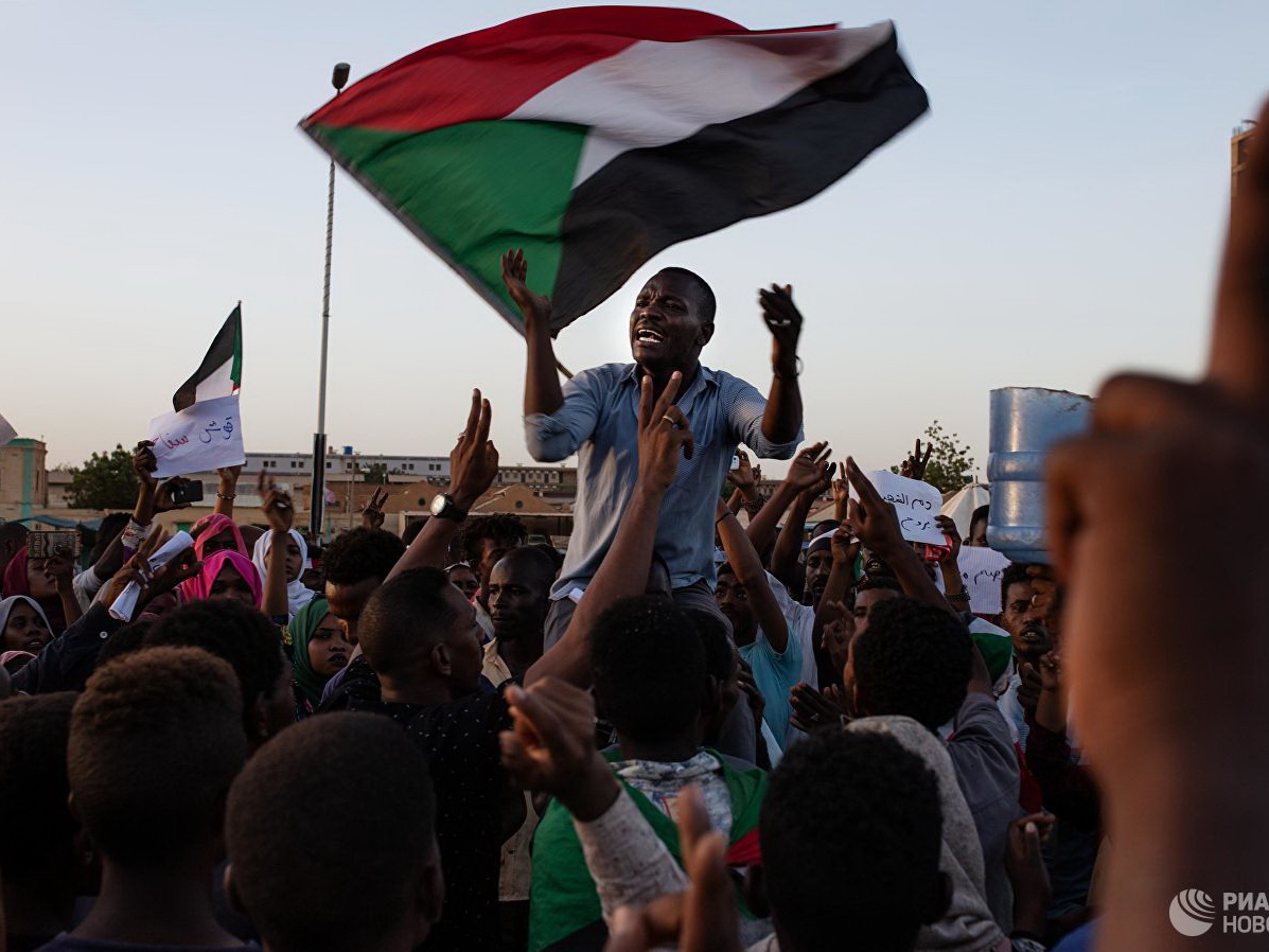 Военный совет Судана решит, создавать ли гражданский управляющий орган