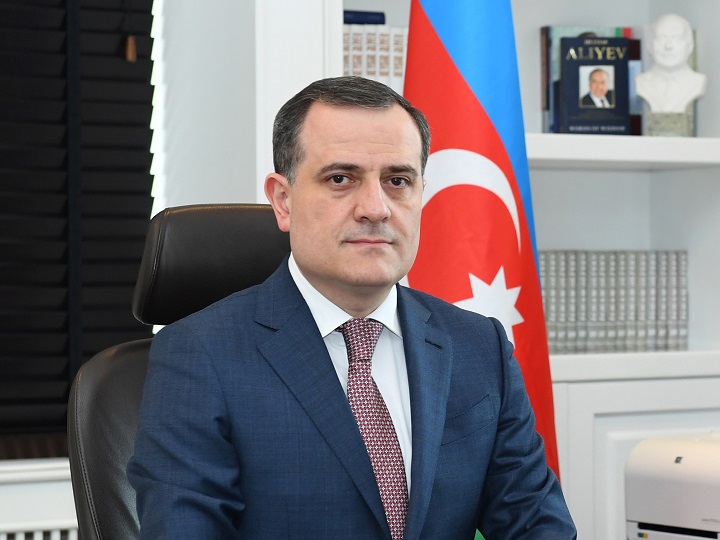 Ceyhun Bayramov: Müəllimlik peşəsi rəqabətli sahəyə çevrilib