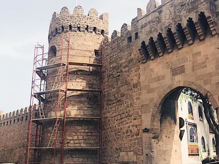 Avstriyanın tanınmış şirkəti Qoşa Qala qapılarında bərpa-konservasiya işləri aparır – FOTO