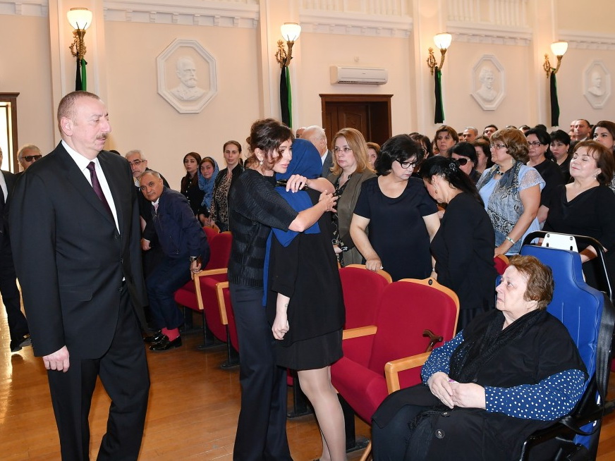 Президент Ильхам Алиев принял участие в церемонии прощания с выдающимся композитором Арифом Меликовым - ФОТО