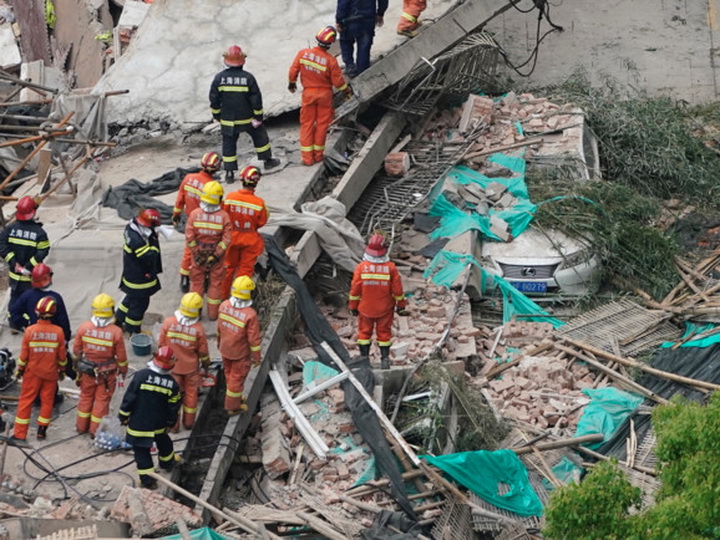 Пять человек погибли во время реконструкции здания в Шанхае - ФОТО - ВИДЕО