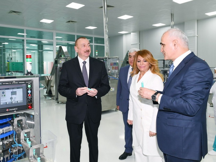 Президент Азербайджана принял участие в открытии завода по производству шприцев - ФОТО