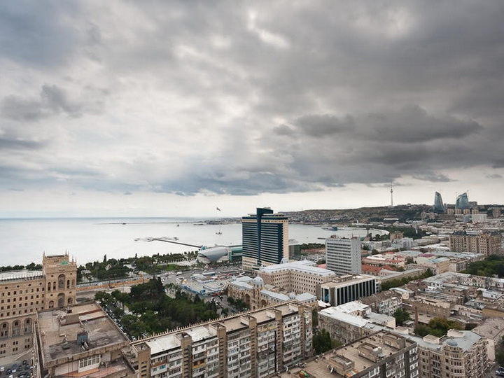 В понедельник в Баку будет туманно, ожидается гроза