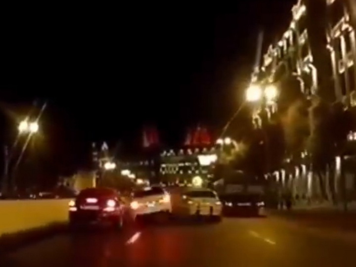 «Ночной автош»: В центре Баку водитель спровоцировал серьезное ДТП - ВИДЕО