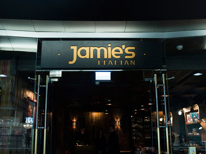 Десятки ресторанов шеф-повара Джейми Оливера оказались на грани закрытия