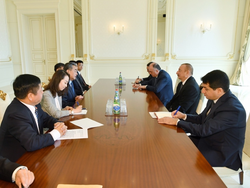 Президент Ильхам Алиев принял делегацию во главе с главой МИД Китая - ФОТО