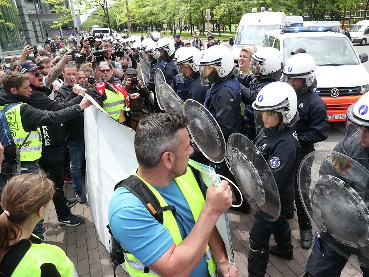 Полиция задержала в Брюсселе около 20 «желтых жилетов»